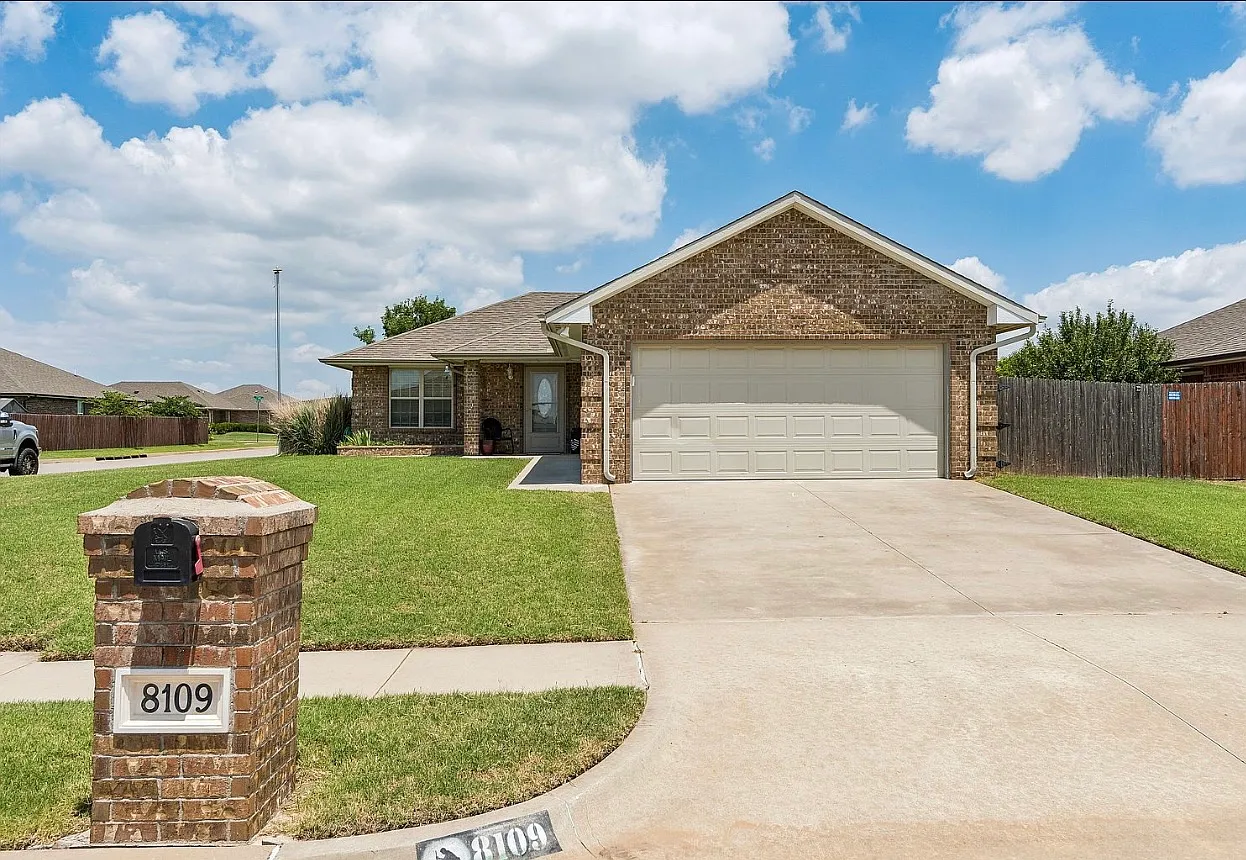 3 bed, 1336 sqft, $1,895 — Photo 1