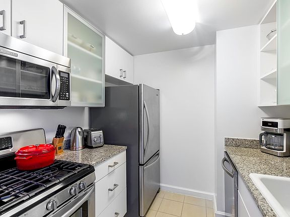 3rd image of 500 W 56th St APT 604