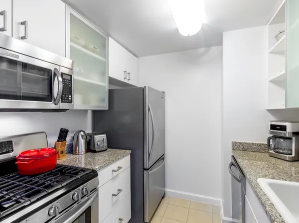 500 West 56th Street image 5 of 21