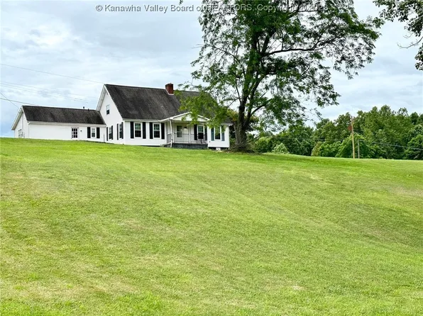 1646 Flatwoods Rd, Ravenswood, WV 26164