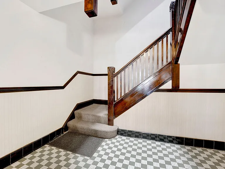 5073 N Wolcott Ave — Photo 1