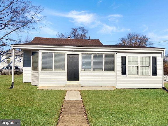 3rd image of 1214 Farmingdale Ave