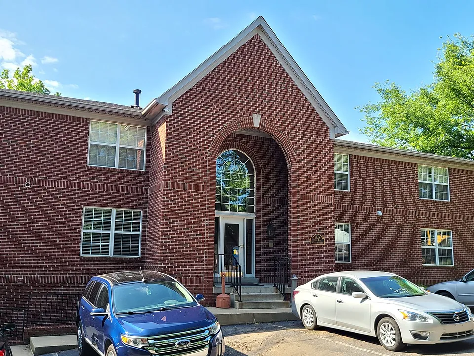 1038 Brent St #100