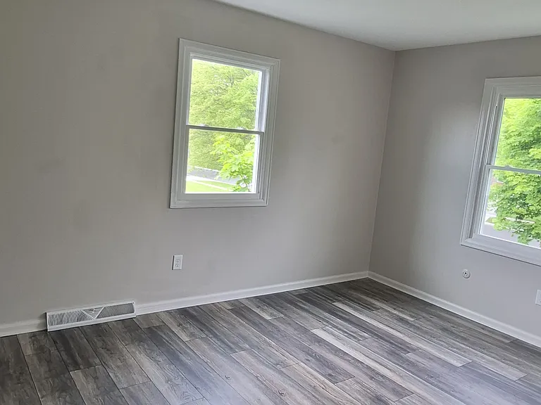 5739 Cresthaven Ln — Photo 15