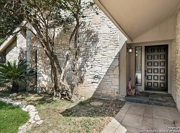 3rd image of 3638 Hunters Circle St