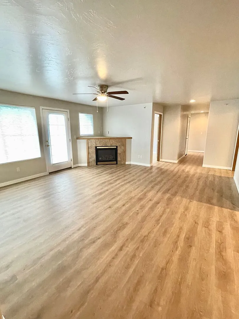 Newly remodeled 3 bedroom 2 bath condo — Photo 1