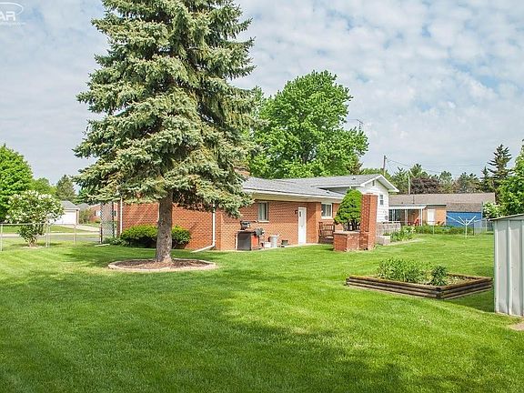 3rd image of 4453 Westmont Dr