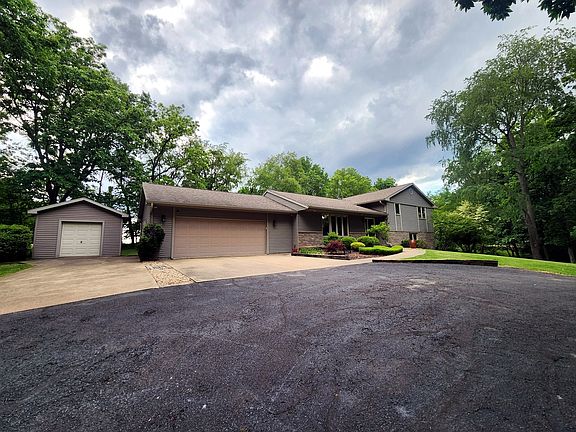 2nd image of 847 Lake Wildwood Dr