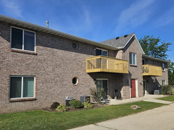 5696 Andrews Dr APT 2, Roscoe, IL 61073