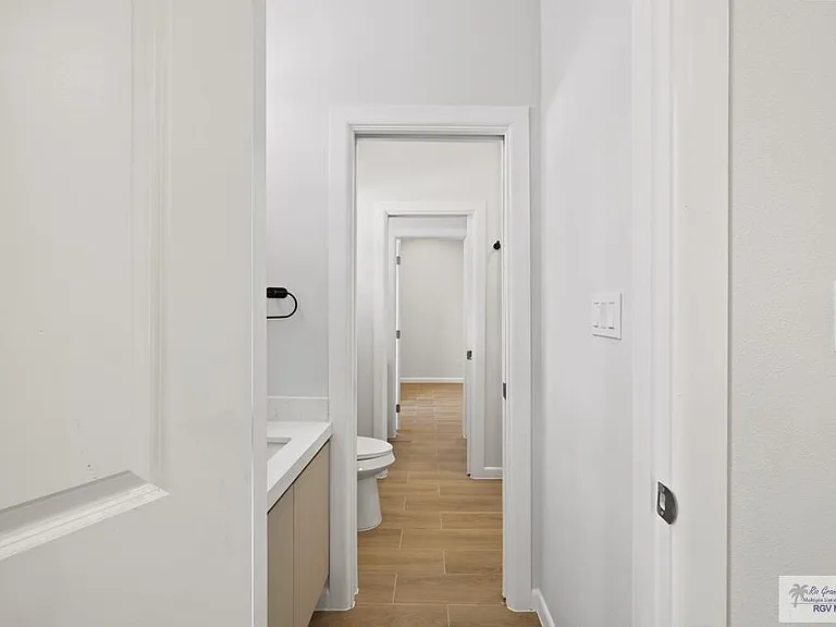 6934 Diamond Cove Dr — Photo 12