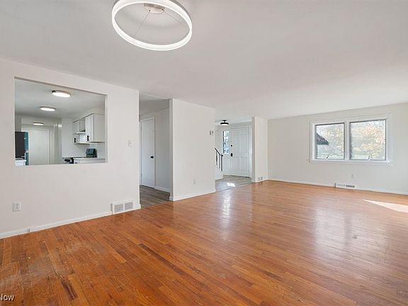 5th image of 23788 Fairlawn Dr
