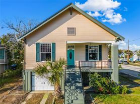 3902 Bernardo De Galvez, Galveston, TX