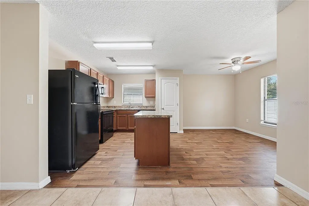 3 bed, 2.0 bath, 1483 sqft, $2,095 — Photo 4