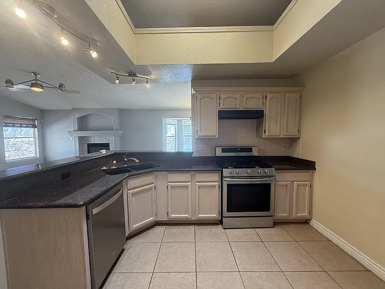 4740 Robert Acosta Dr — Photo 6