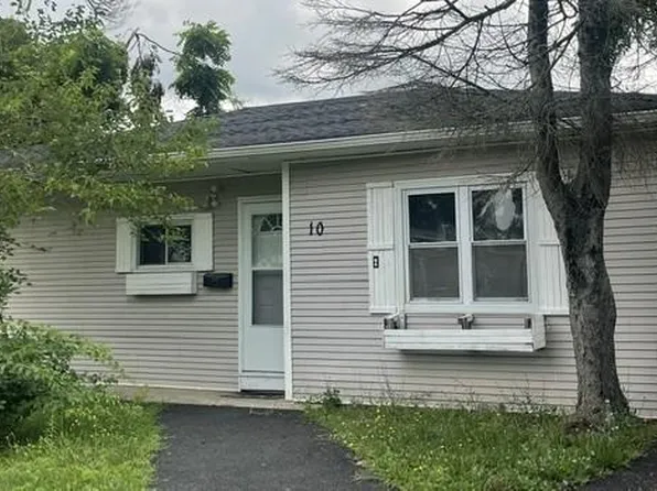 10 Croydon Rd, Amityville, NY 11701