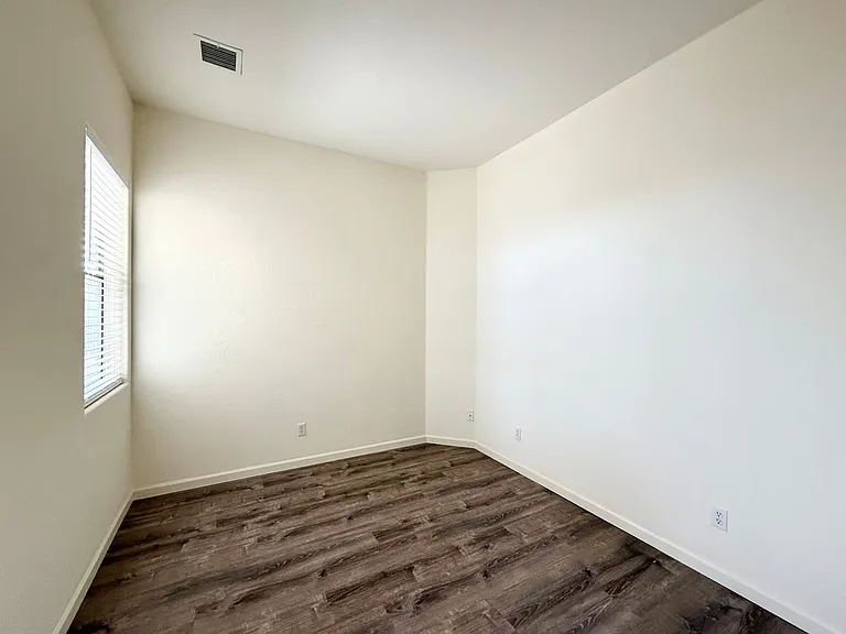4649 N Kirkwood Ave — Photo 8
