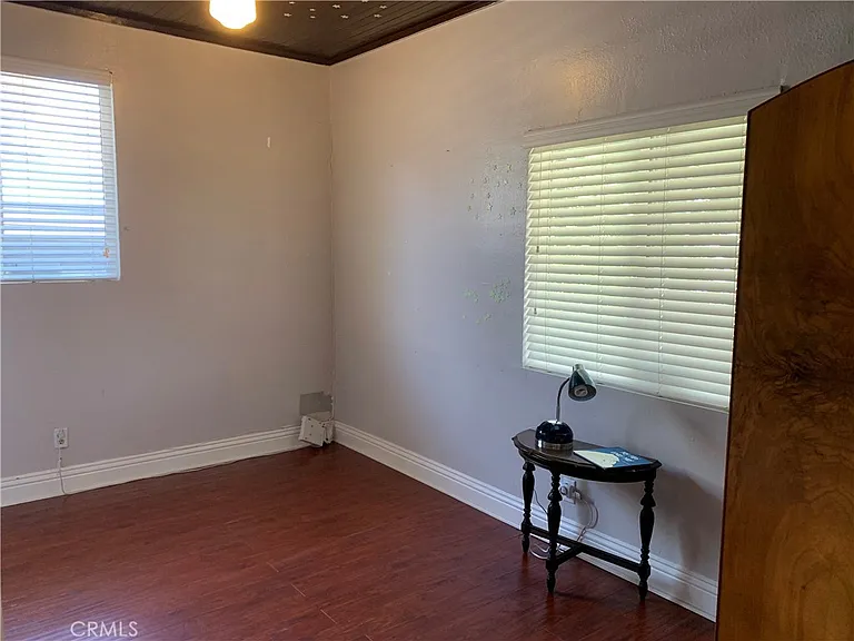 507 W State St — Photo 32