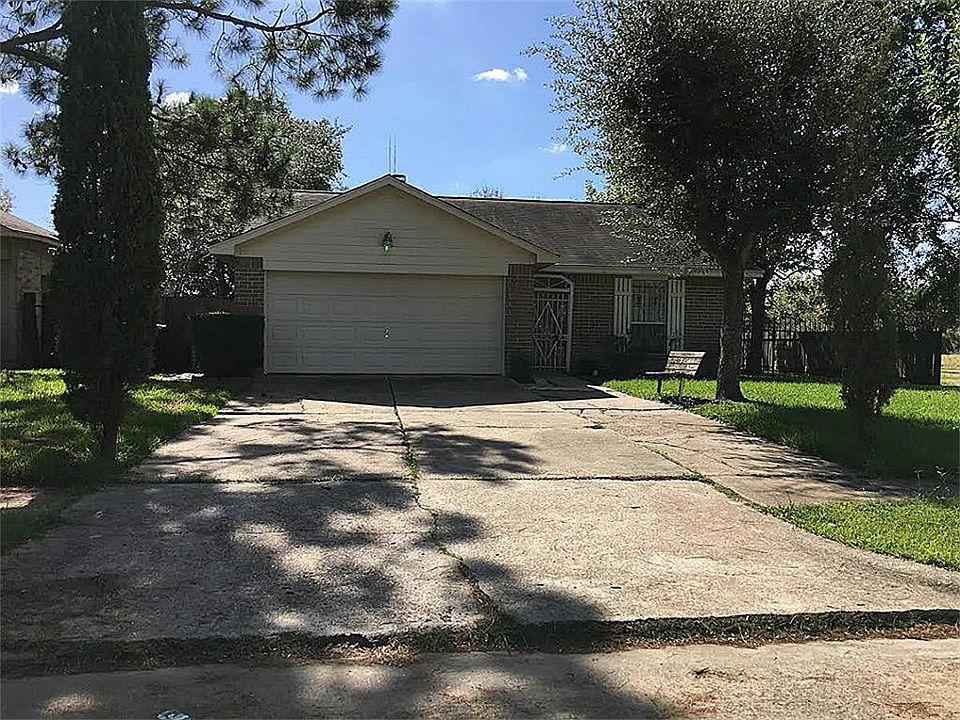 1st image of 15939 Rosebriar Dr