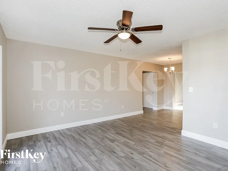 19424 NW 48th Ave — Photo 6
