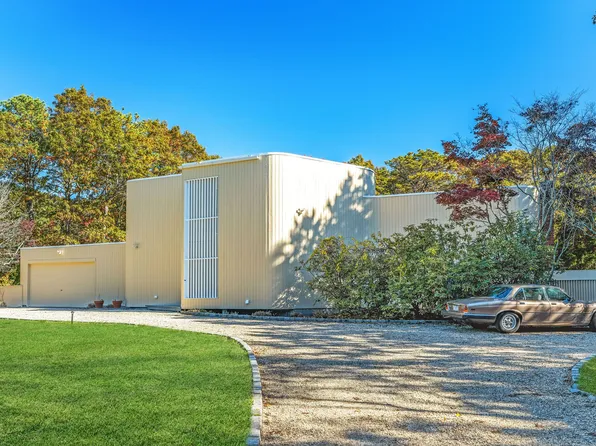 13 Fox Hollow Dr, East Quogue, NY 11942