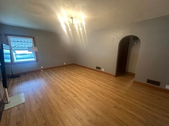 3rd image of 2124 Mulberry Ave