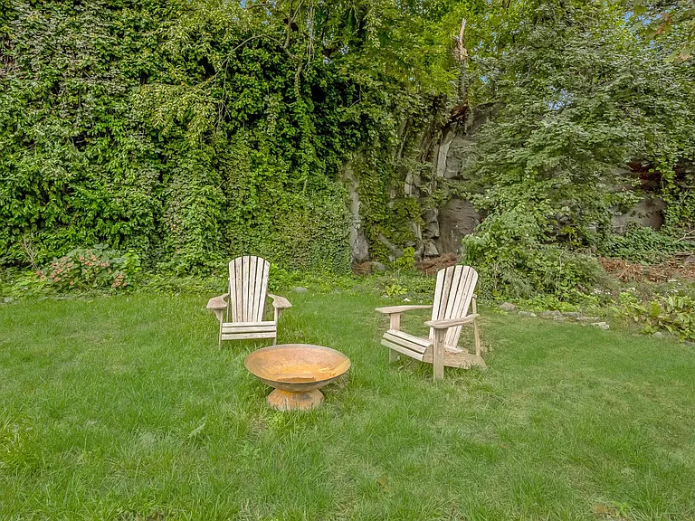 40 Oak Ridge St — Photo 22