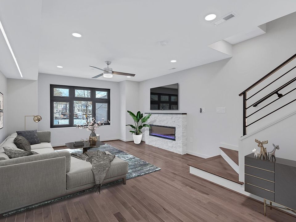 1st image of 909 I St NE Unit 2