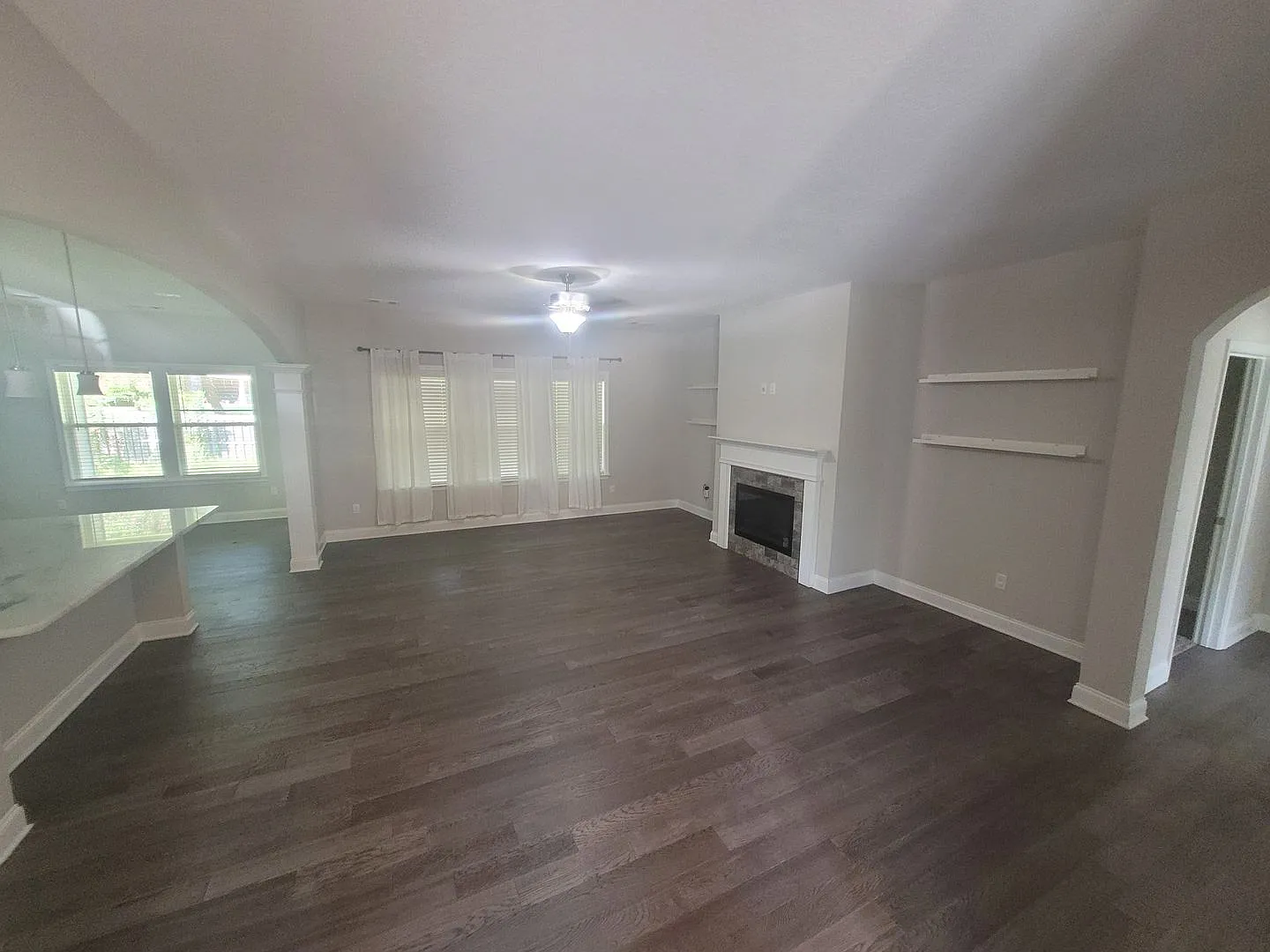 4-bedroom, 3-bathroom — Photo 4