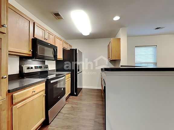 3rd image of 8740 Red Oak Dr