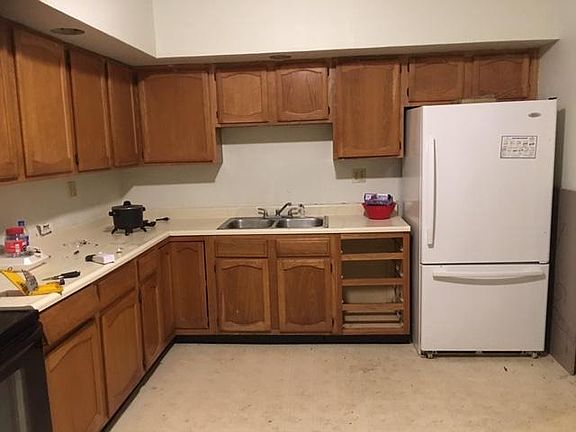 5th image of 220 N Sugar St