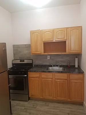 Rented by Space Link Realty | media 8