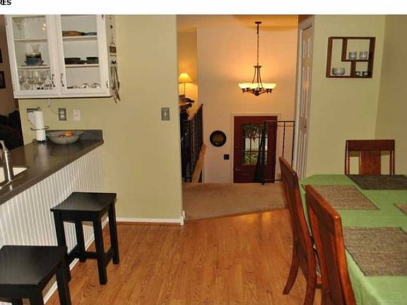 Eat-In Kitchen