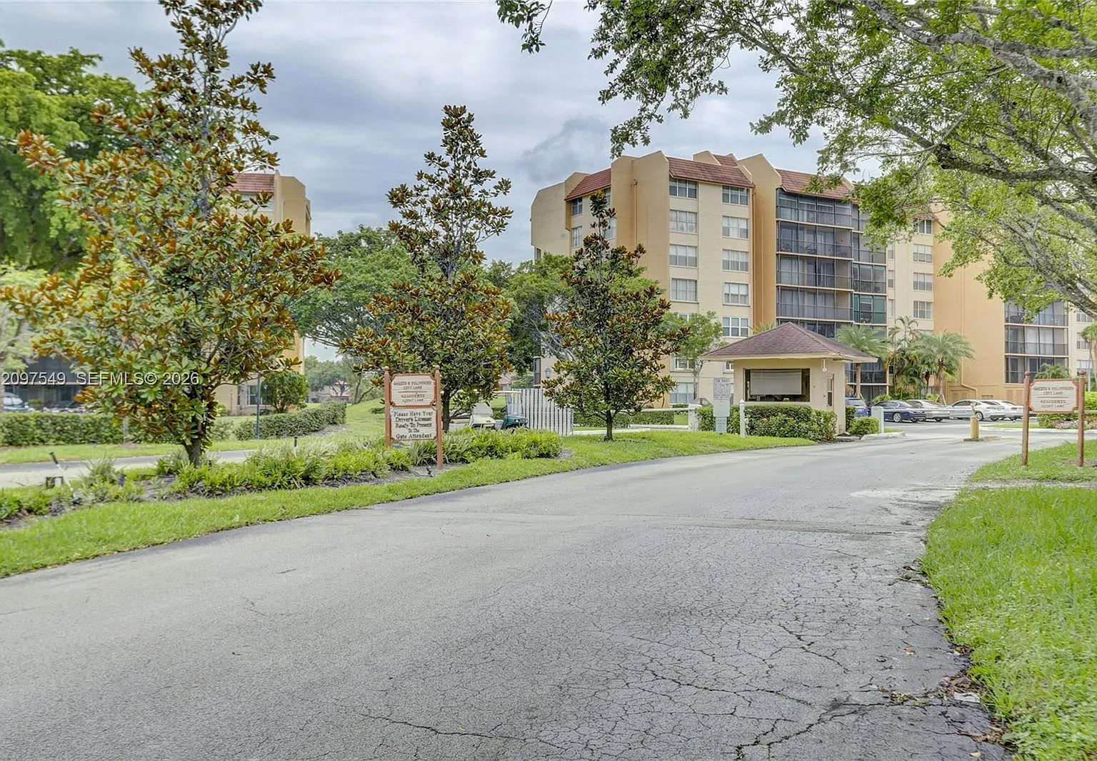 Condominium 8 Of Environ — Photo 2