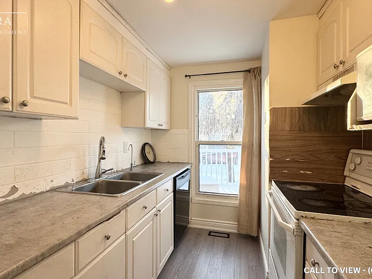 508 Pinetree Cres #508 — Photo 2