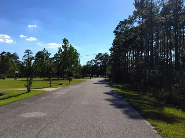 Bay Meadows Dr, Milton, FL 32583