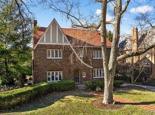 37 Ridgemoor Dr, Saint Louis, MO 63105