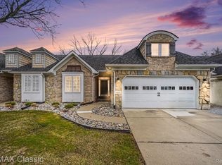 15664 Hunter Grv, Livonia, MI 48154