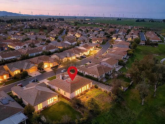 3rd image of 175 Oakridge Way