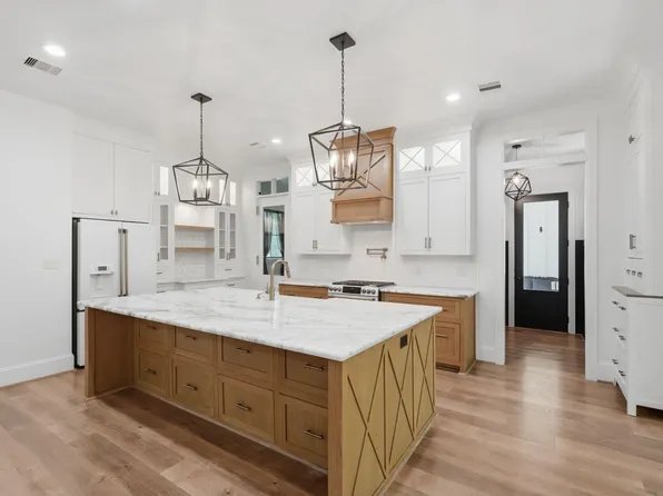 1967 Little John St, Montgomery, TX 77316