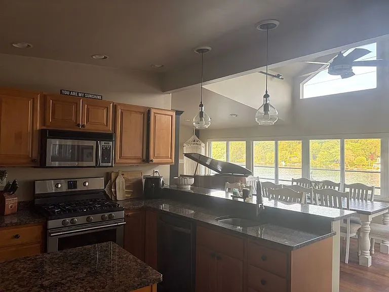 36 Cobbetts Pond Rd — Photo 4