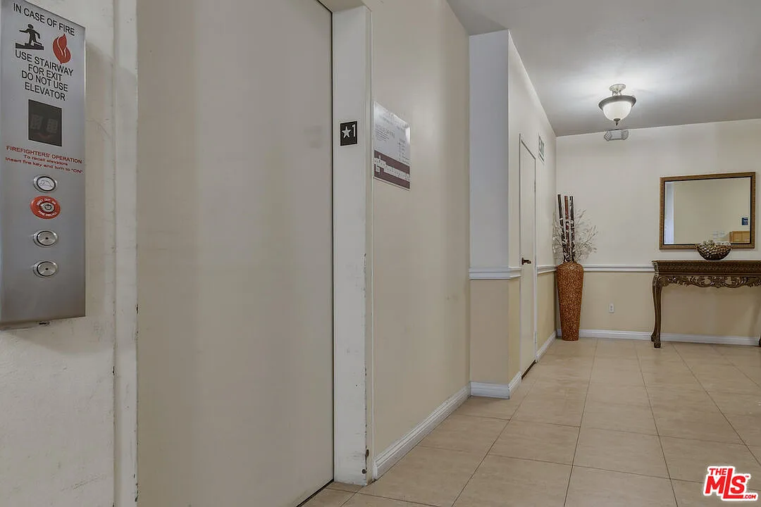2 bed, 2.5 bath, 1954 sqft, $4,800 — Photo 4