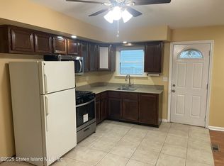15 Ebey Ln, Staten Island, NY 10312