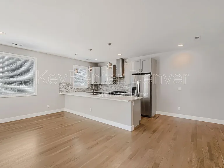 758 S Leyden St — Photo 9