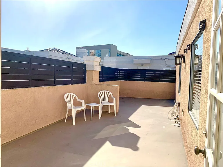 425 S Catalina Ave #4 — Photo 23