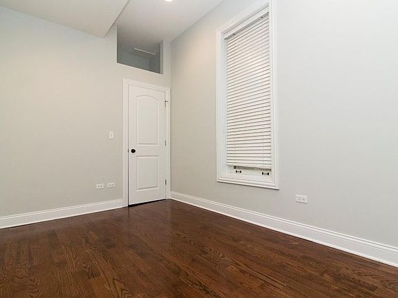 5th image of 933 W Newport Ave #1111