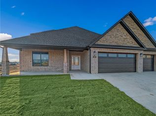 340 Rainforest Loop, Centerton, AR 72719
