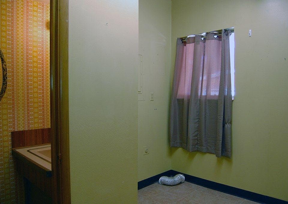 1st image of 1270 Riviera Dr
