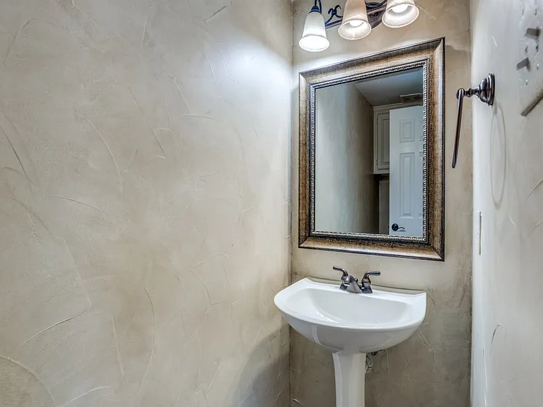 6428 Glenhollow Dr — Photo 27
