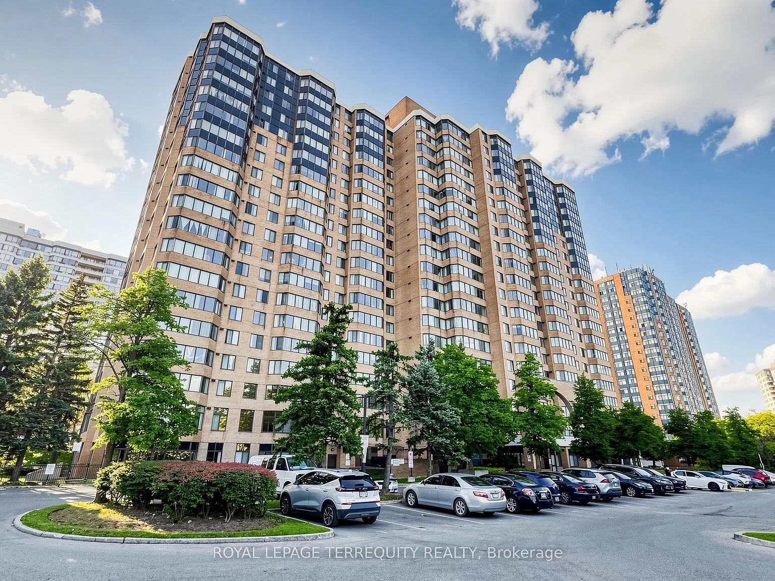 3 bed, $2,700 — Photo 2