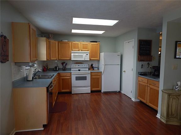 2nd image of 14 Wyndham Dr